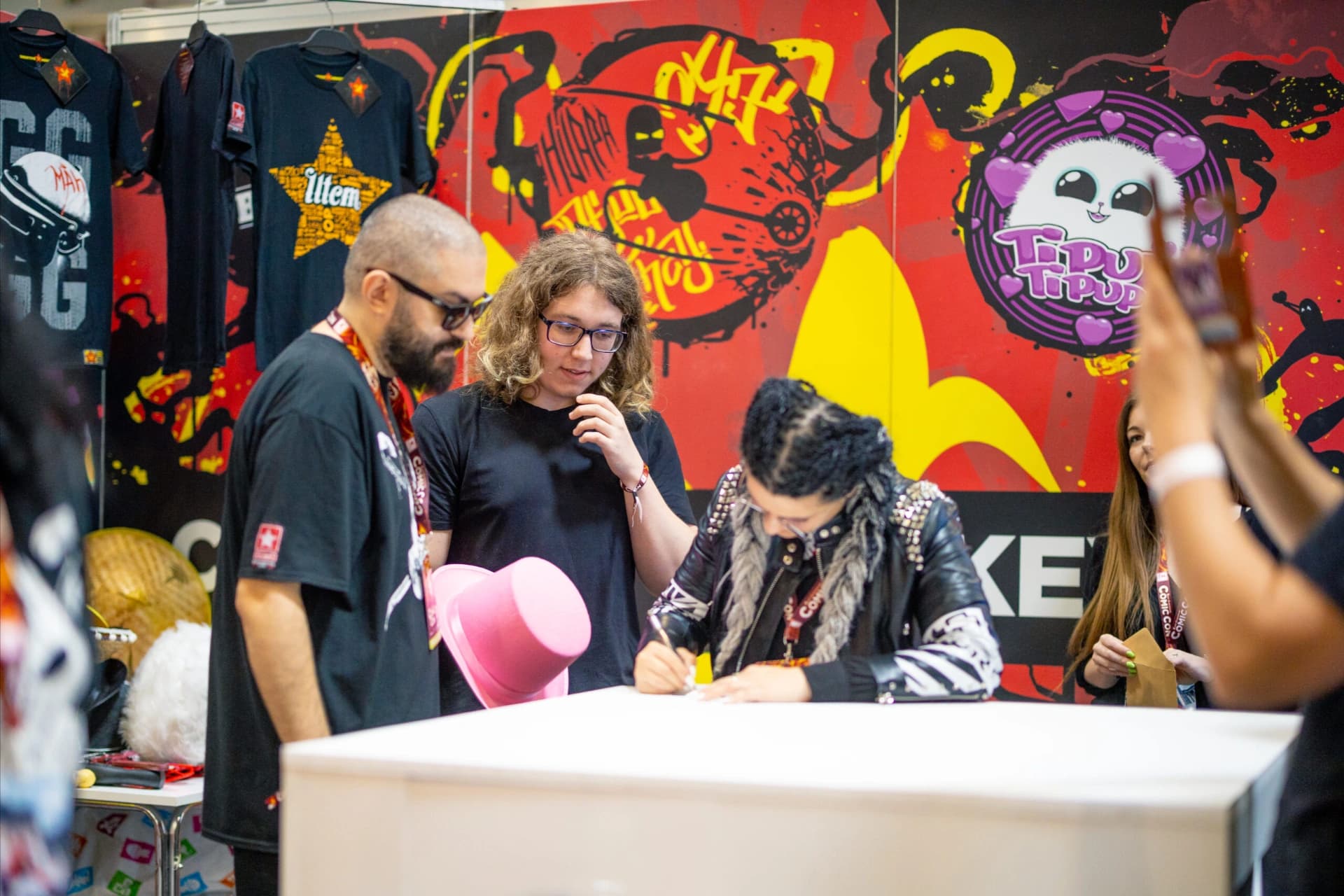 Autographs at EECC